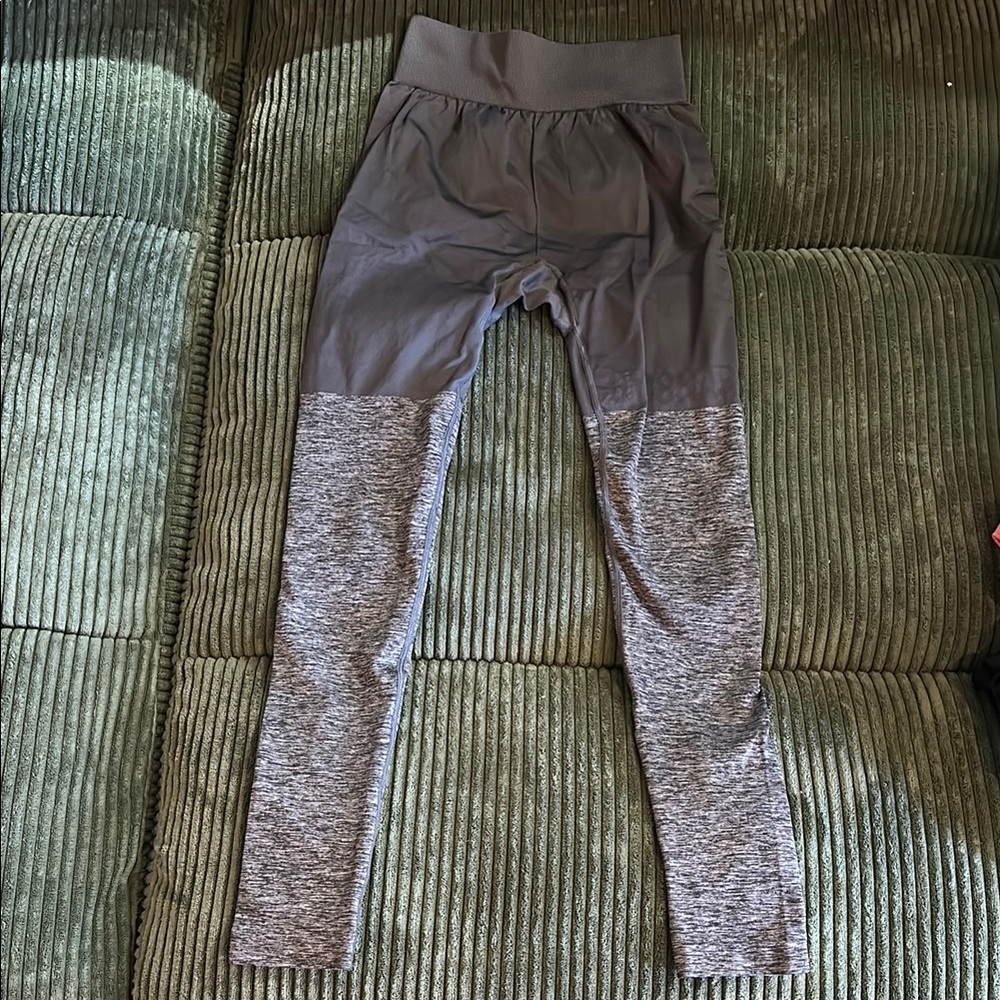 Gray Leggings with Heathered Texture and Stretchy Fit